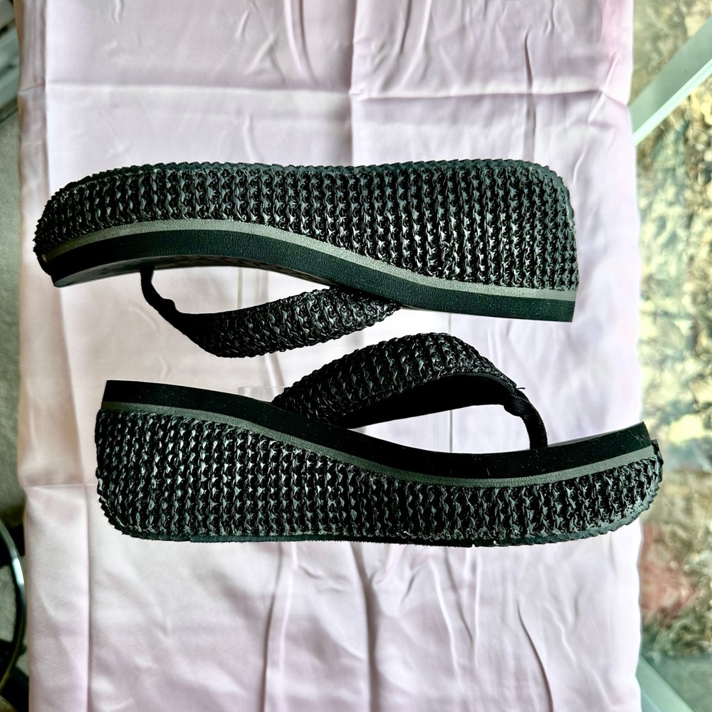 Volatile Island Wedge Sandals Flip Flops Y2K Chunky Black Size 9 NWOT
